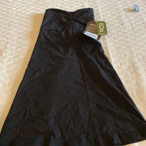 NWT Toad and Co Chaka skirt, in black
